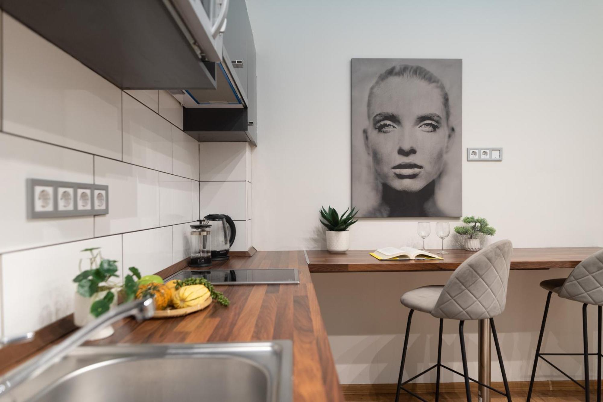 Chic Central 1Br Retreat Near New York Cafe With View 布达佩斯 外观 照片