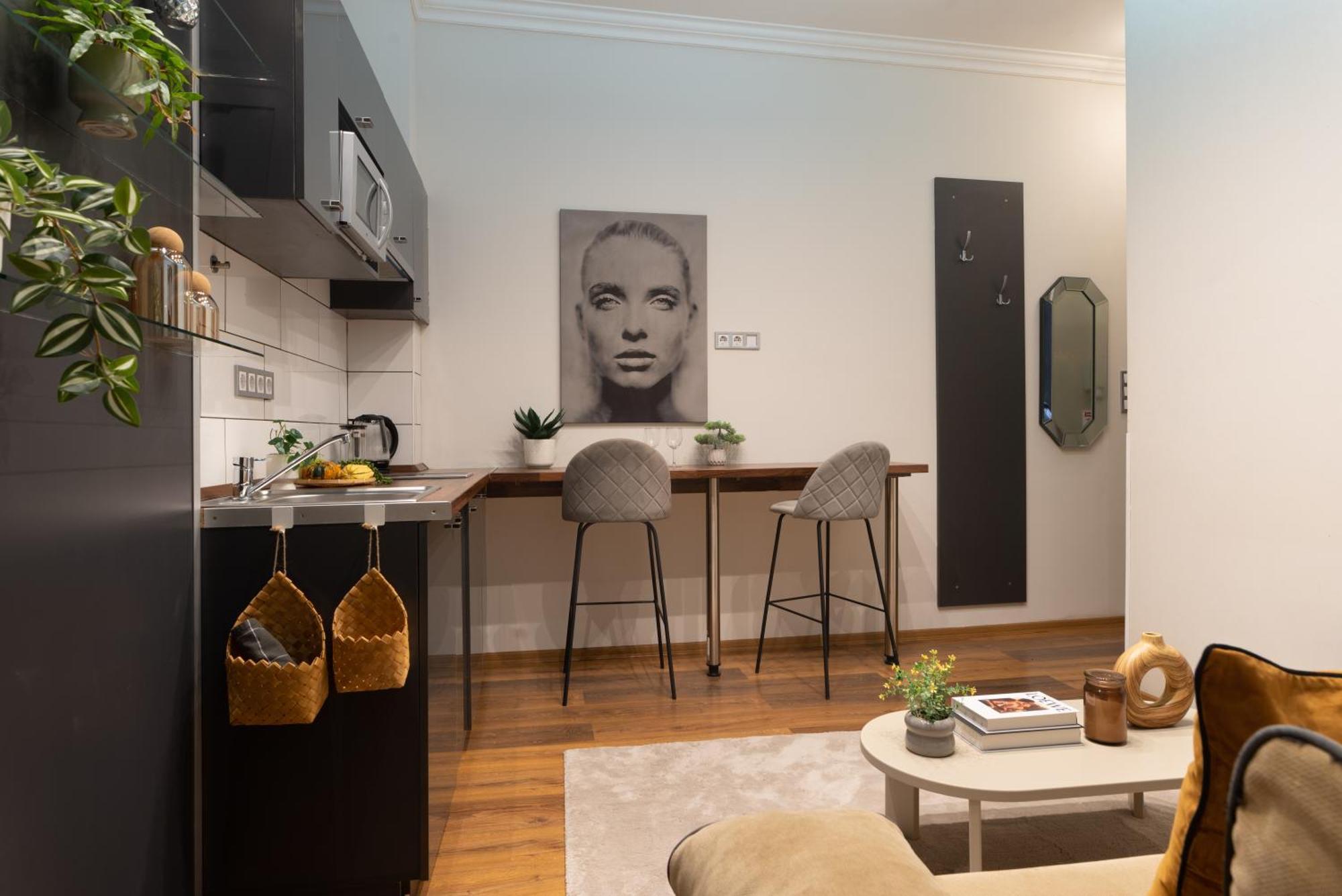 Chic Central 1Br Retreat Near New York Cafe With View 布达佩斯 外观 照片