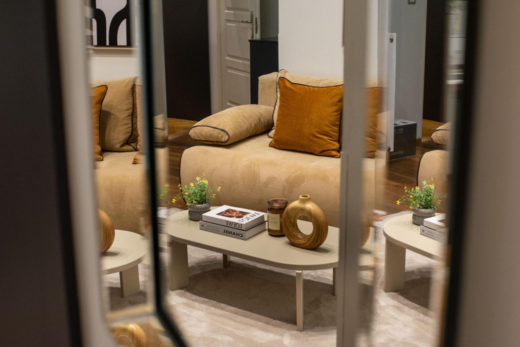 Chic Central 1Br Retreat Near New York Cafe With View 布达佩斯 外观 照片