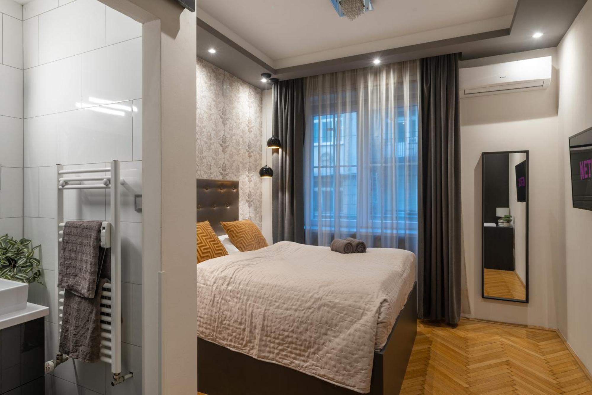 Chic Central 1Br Retreat Near New York Cafe With View 布达佩斯 外观 照片