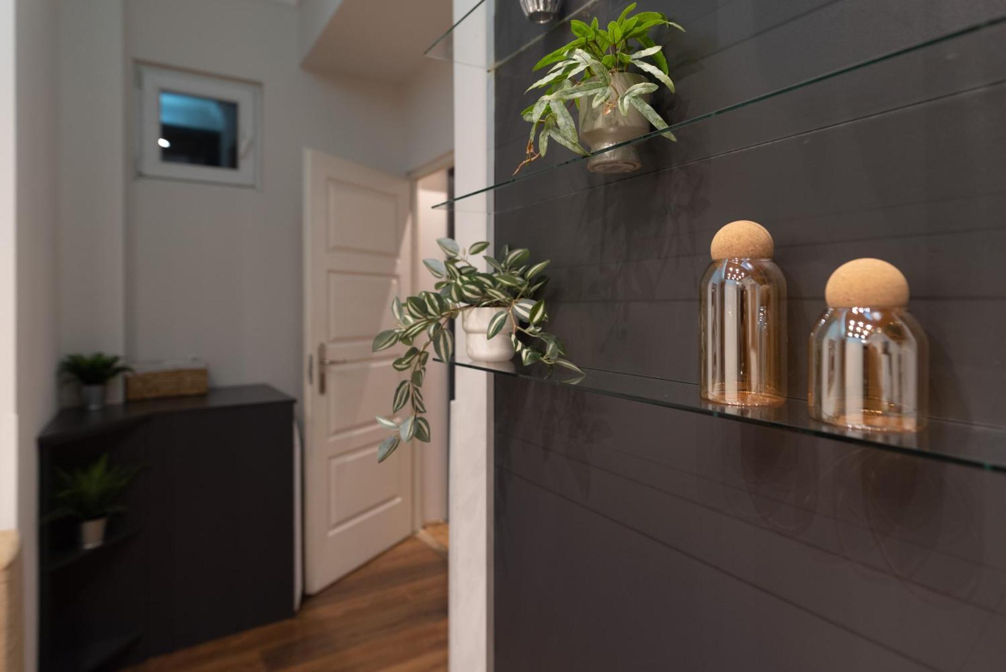 Chic Central 1Br Retreat Near New York Cafe With View 布达佩斯 外观 照片